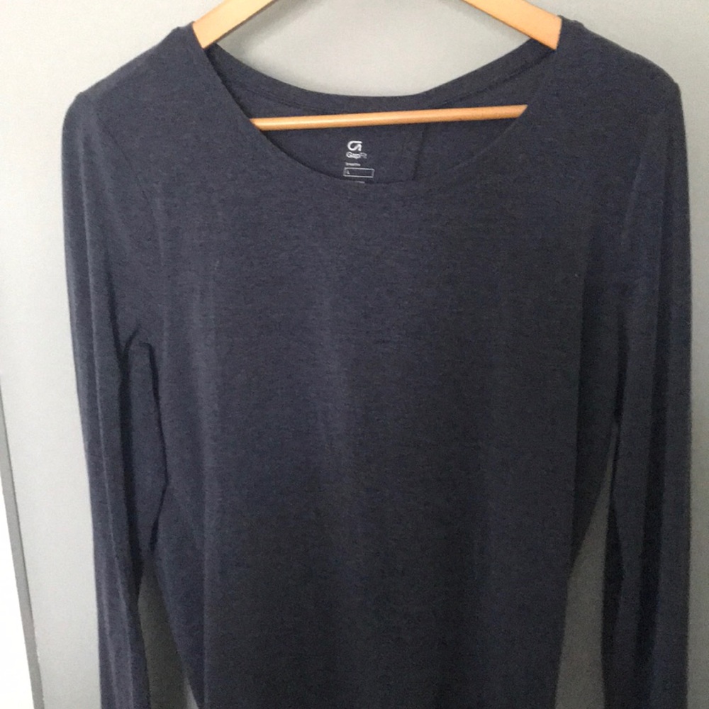 Gapfit breathe blue open back shirt